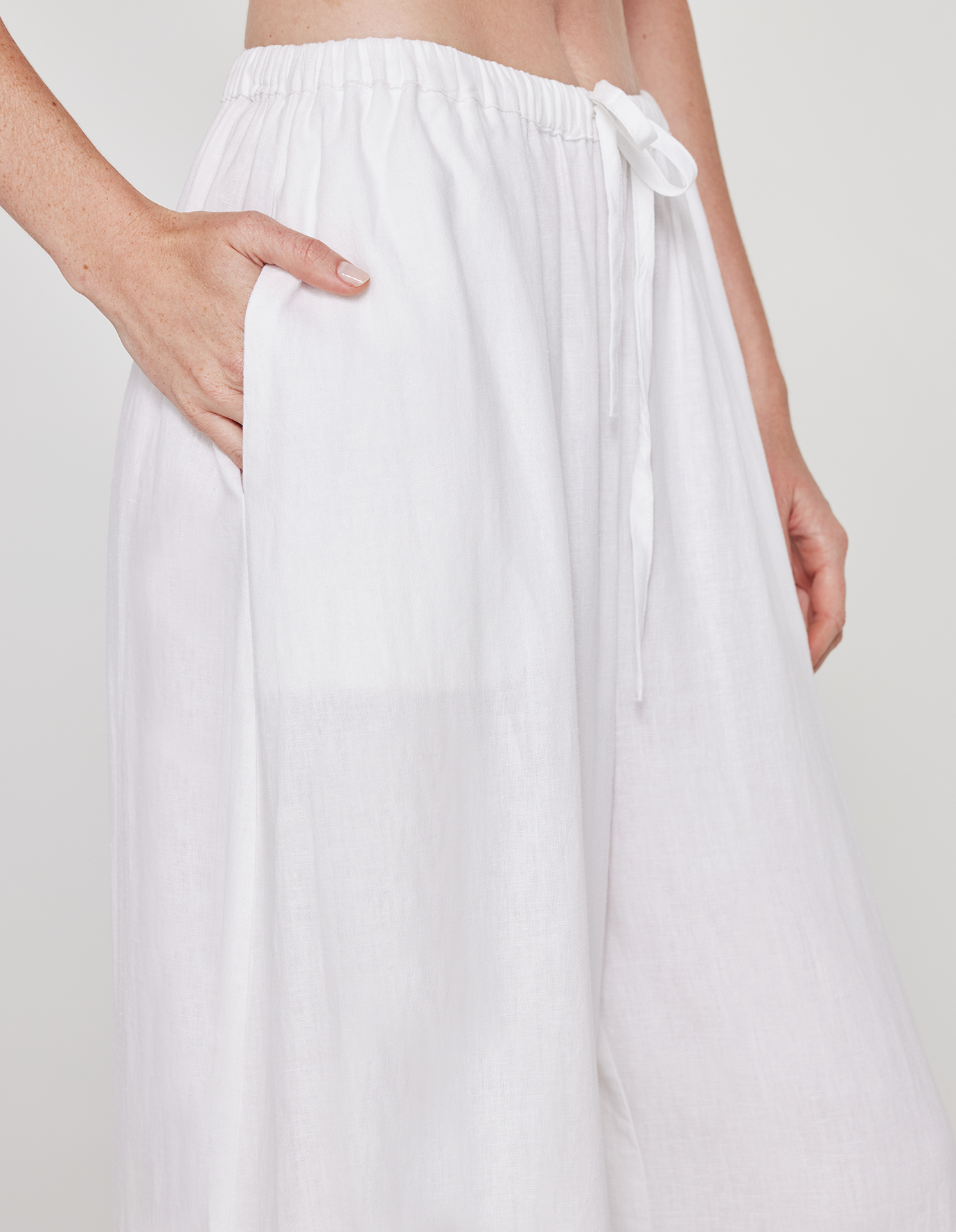 
                  
                    WIDE LEG LINEN PANT IN WHITE
                  
                