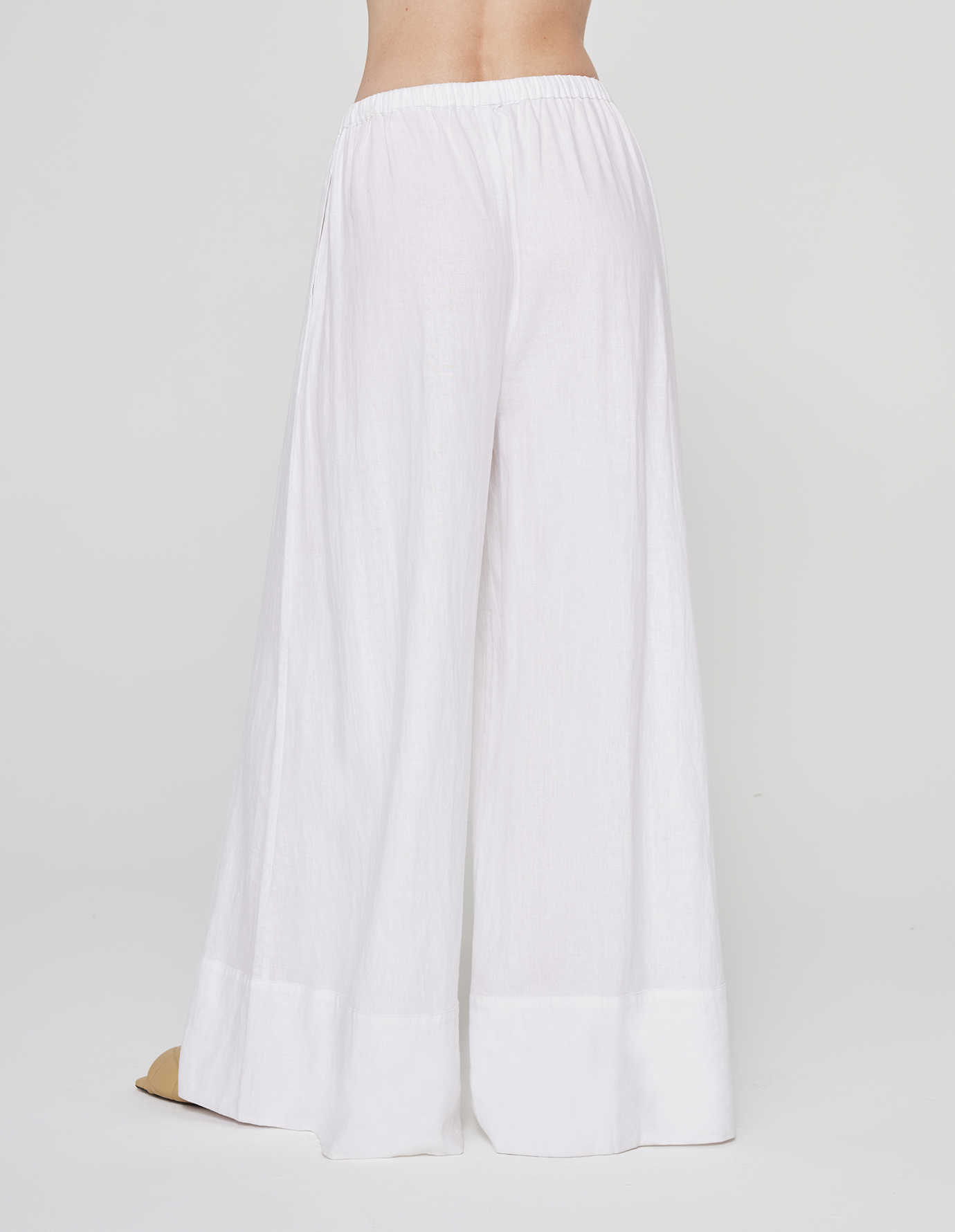 
                  
                    WIDE LEG LINEN PANT IN WHITE
                  
                