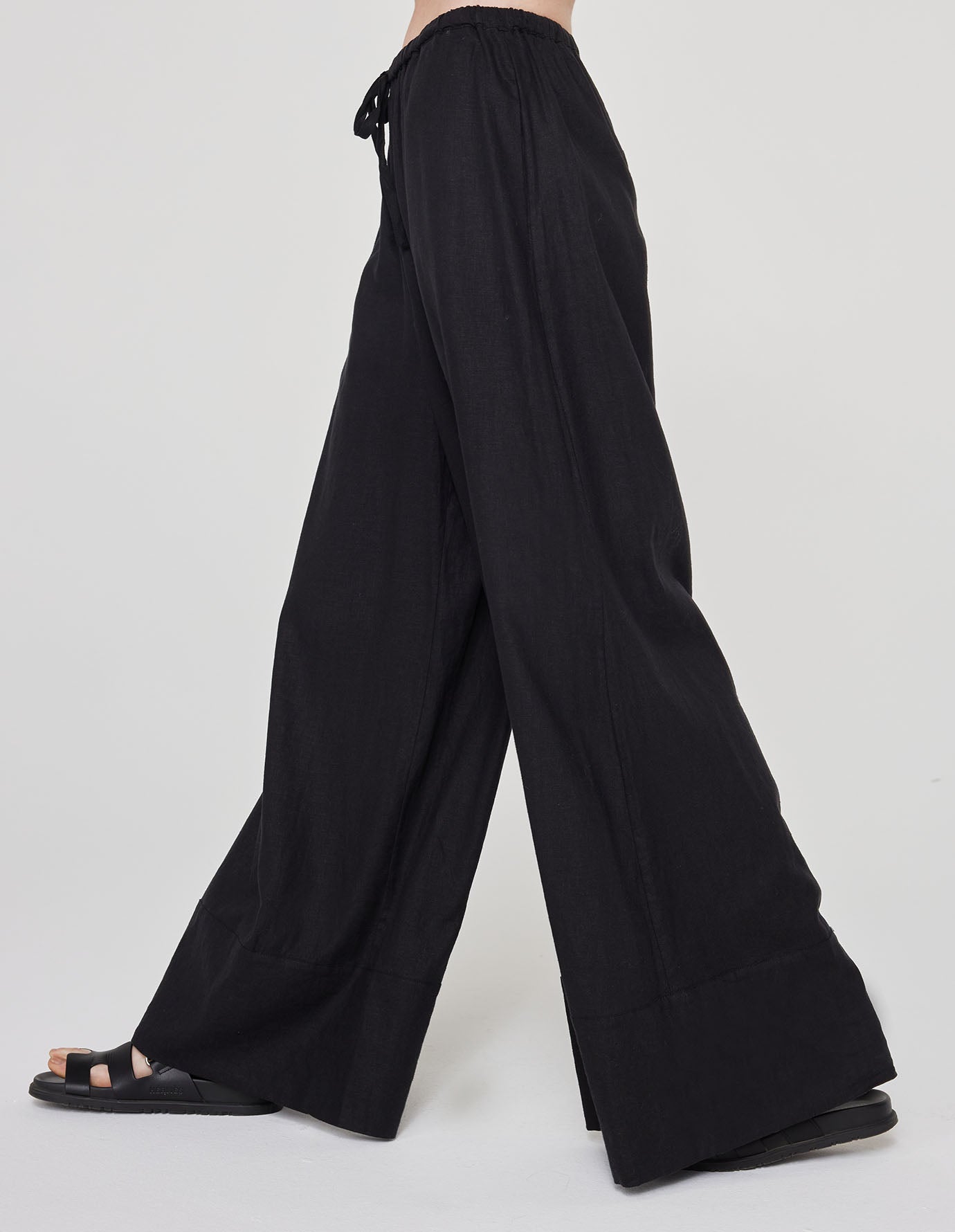 
                  
                    WIDE LEG LINEN PANT IN BLACK
                  
                