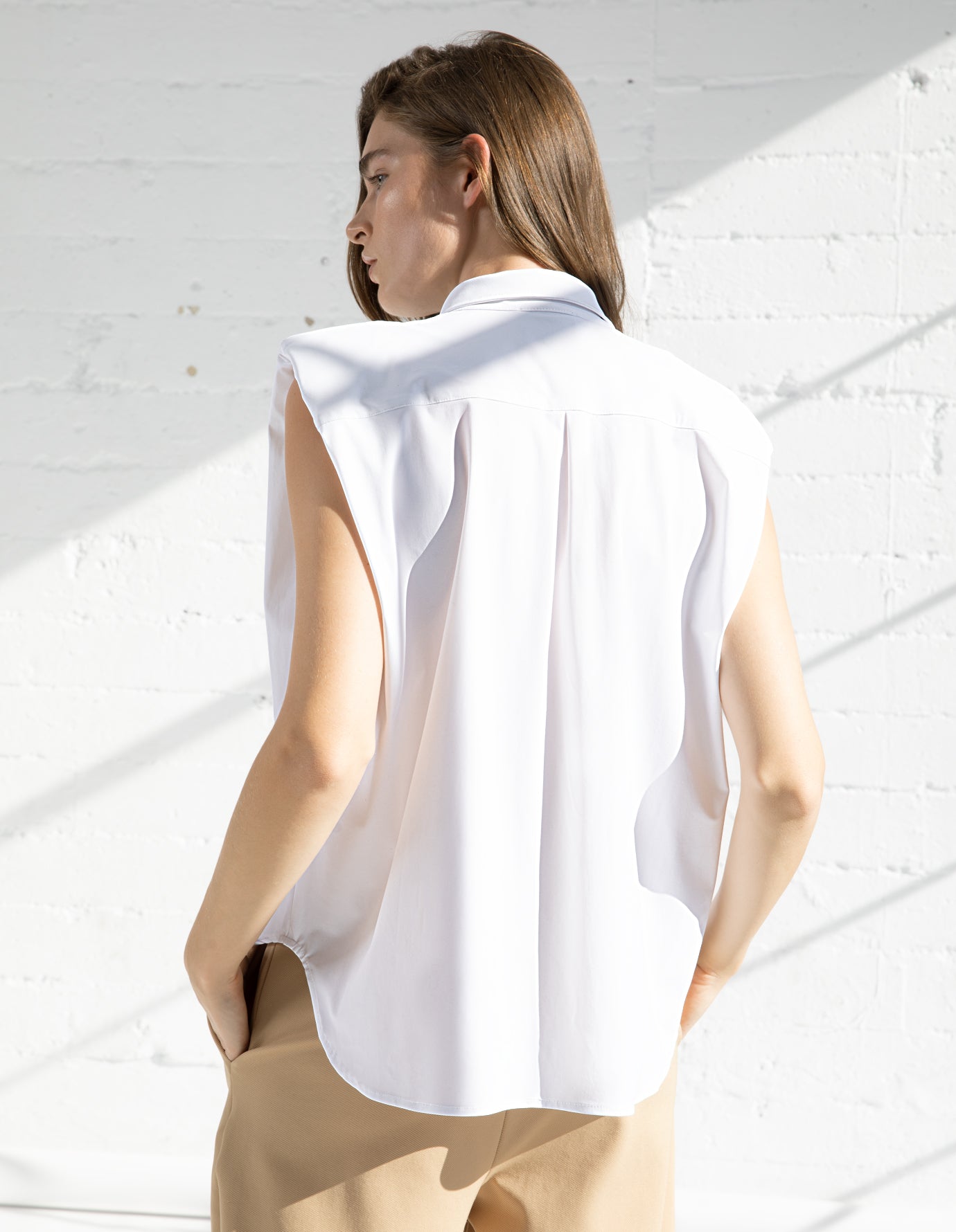 
                  
                    SLEEVELESS SHIRT IN WHITE
                  
                