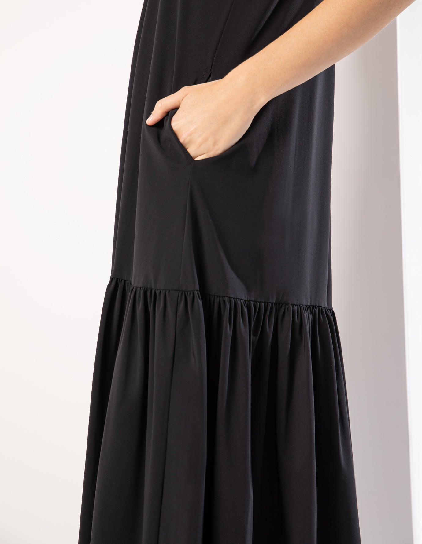 
                  
                    LIVINGSTON DRESS IN BLACK
                  
                